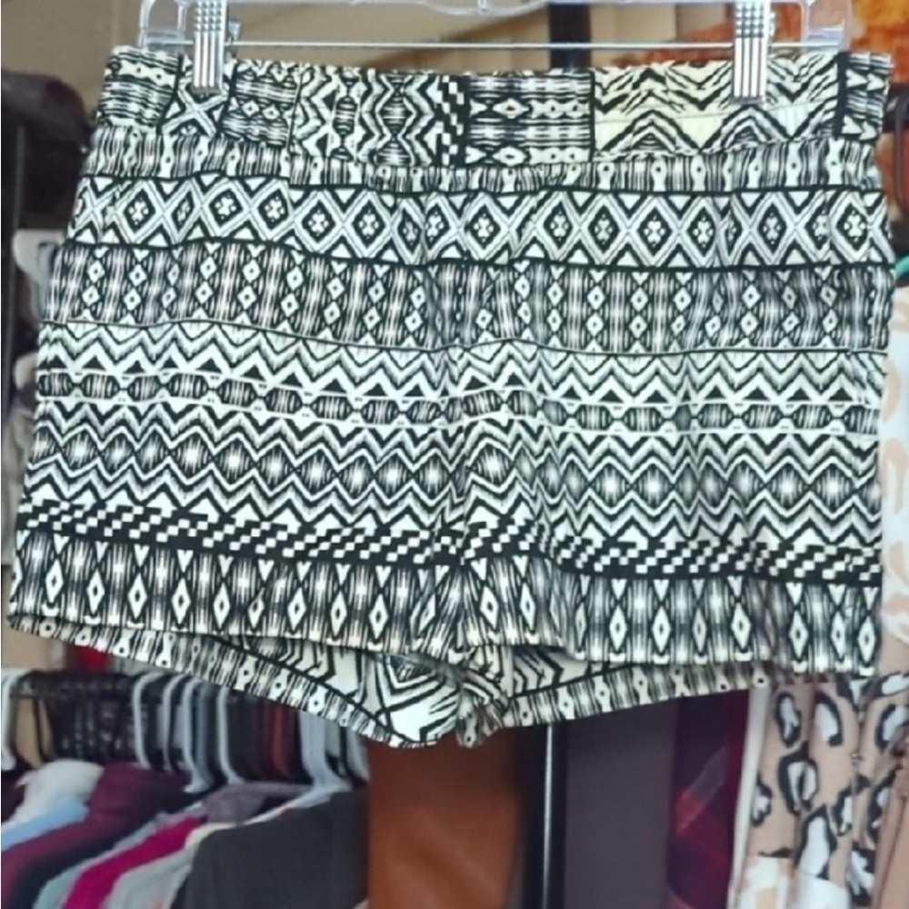 🖤✨ J.Crew Black & White Tribal Print Shorts | Size 6 ✨🖤